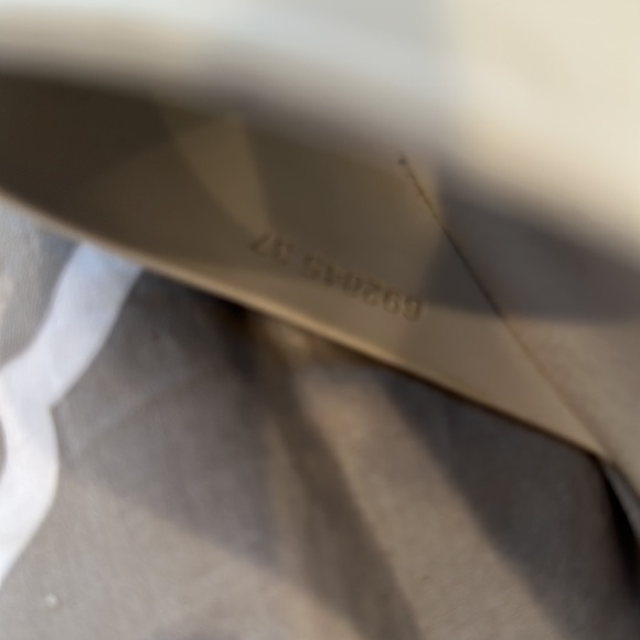 Gucci slide. AUTHENTIC
Embossed Interlocking GG GUCCI - Picture 7 of 9